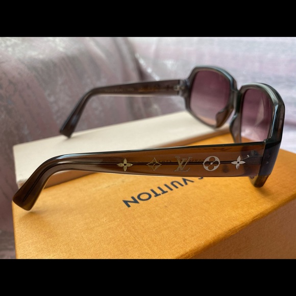 AUTHENTIC Used LOUIS VUITTON SUNGLASSES - Picture 11 of 16